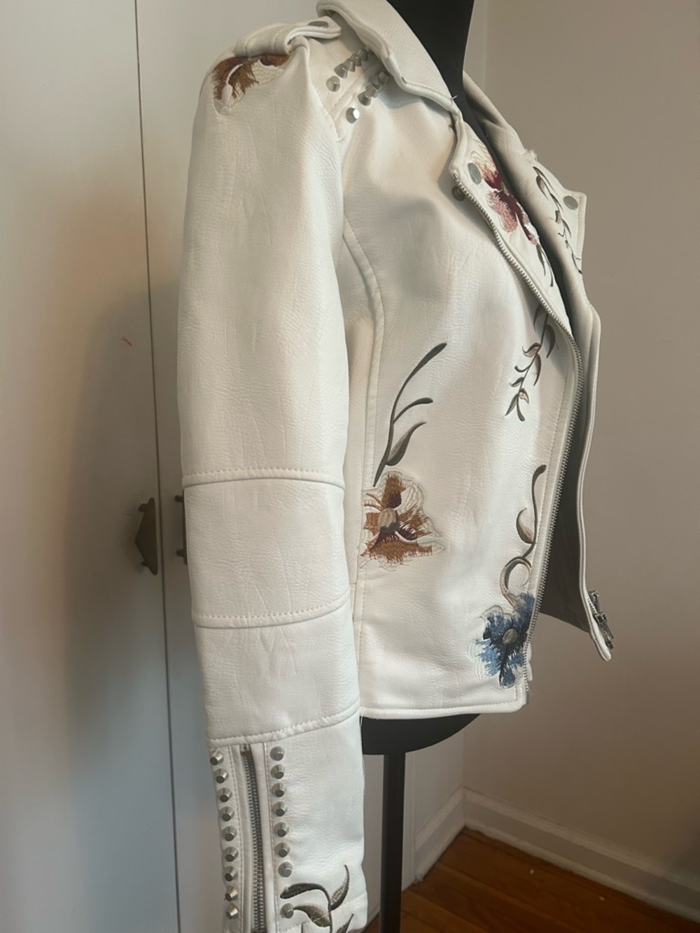 Vigoss White Floral Embroidered Faux Leather Moto Jacket